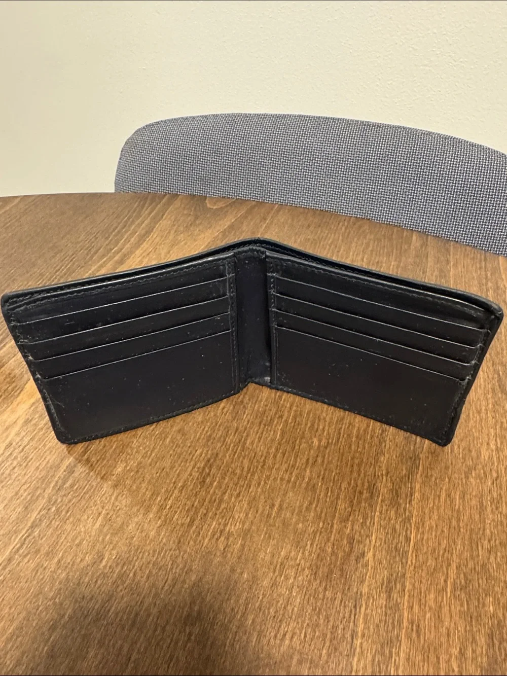 Gucci Black Leather Bi-Fold Wallet with Navy Blue/Red Stripe